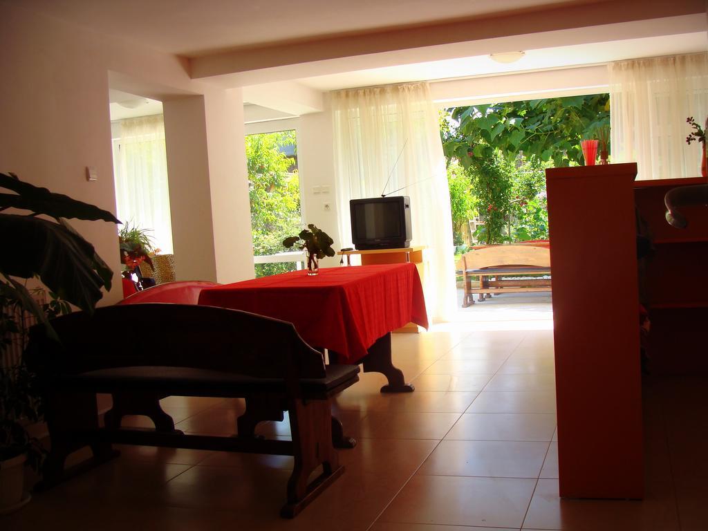 Veda Guest House Pomorie Exterior photo