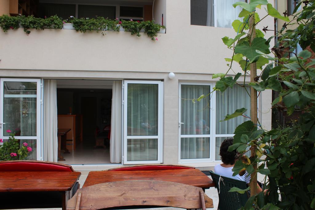 Veda Guest House Pomorie Exterior photo