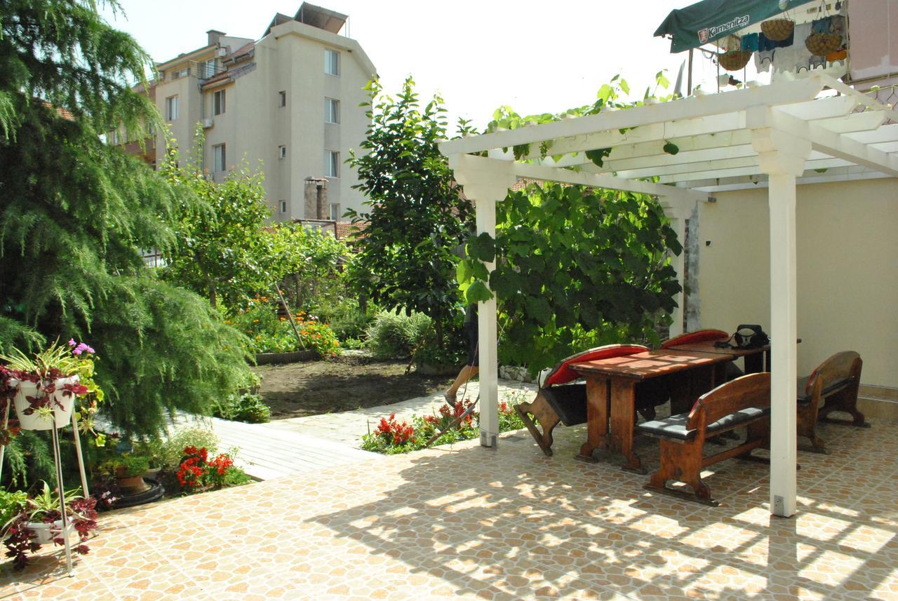 Veda Guest House Pomorie Exterior photo